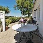 Seven-bedroom In Orbak