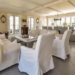 Seven-bedroom In Orbak Tatil Evi *