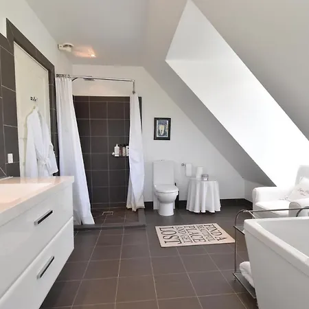 Vakantiehuis Seven-bedroom In Orbak
