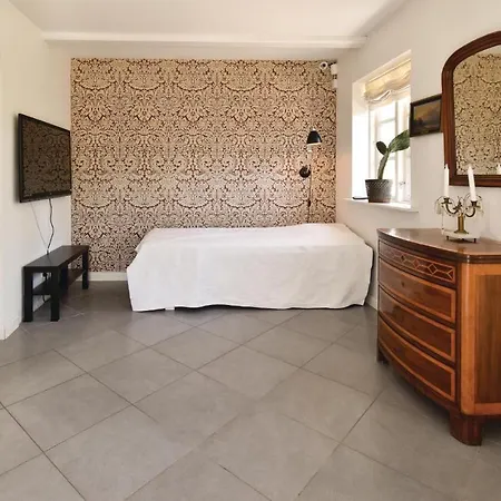 Seven-bedroom In Orbak Vakantiehuis