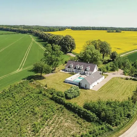 Seven-bedroom In Orbak *