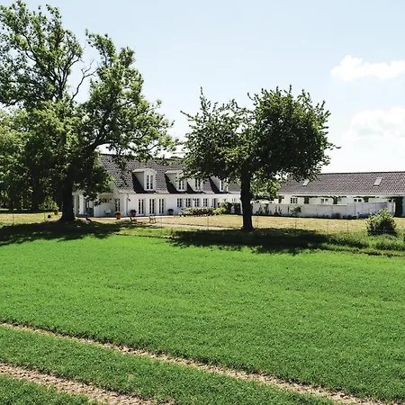 Casa vacanze Seven-bedroom In Orbak