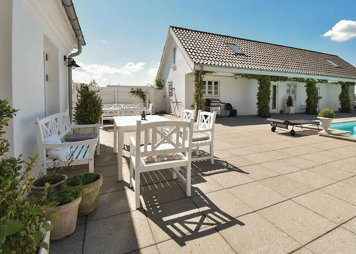 Seven-bedroom In Orbak Feriehus