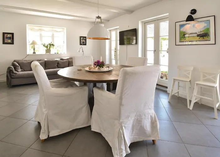 Holiday home Seven-bedroom In Orbak