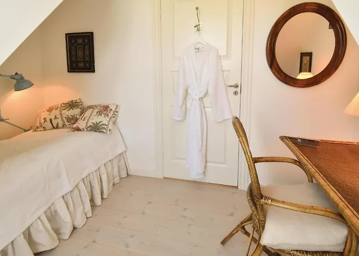 Seven-bedroom In Orbak Holiday home *
