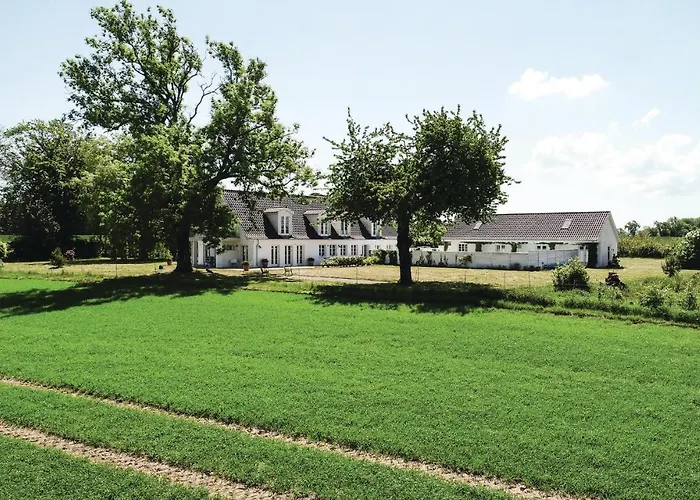 Holiday home Seven-bedroom In Orbak