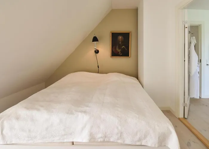 Seven-bedroom In Orbak Holiday home *